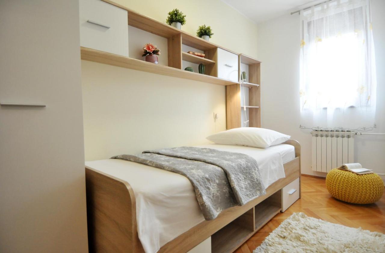 Apartman Lory Pola Esterno foto