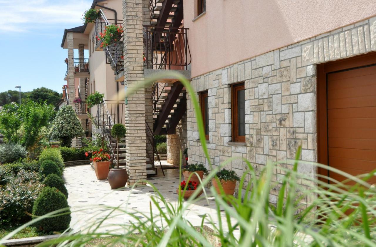 Apartman Lory Pola Esterno foto