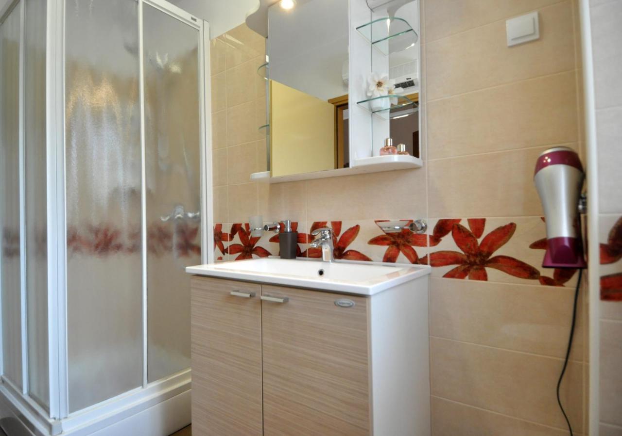 Apartman Lory Pola Esterno foto
