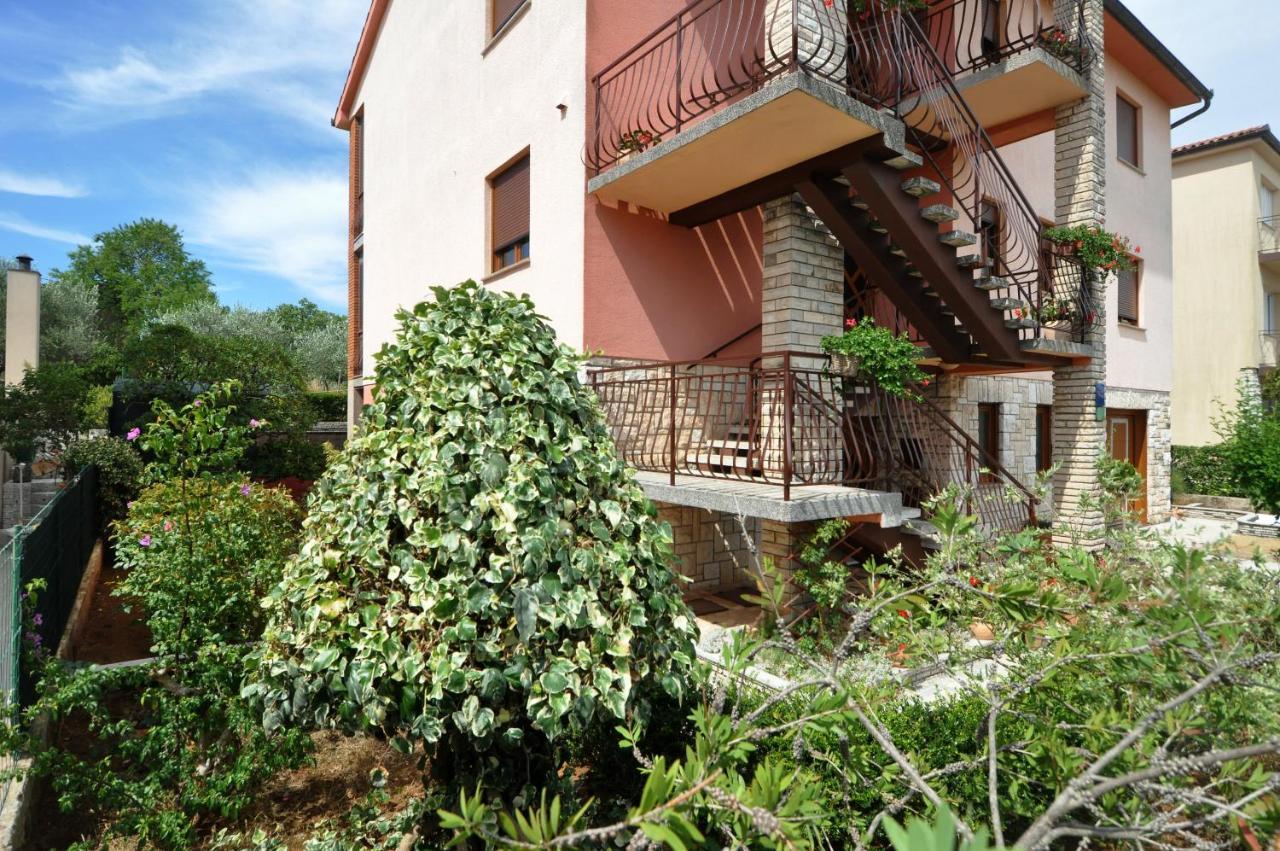 Apartman Lory Pola Esterno foto