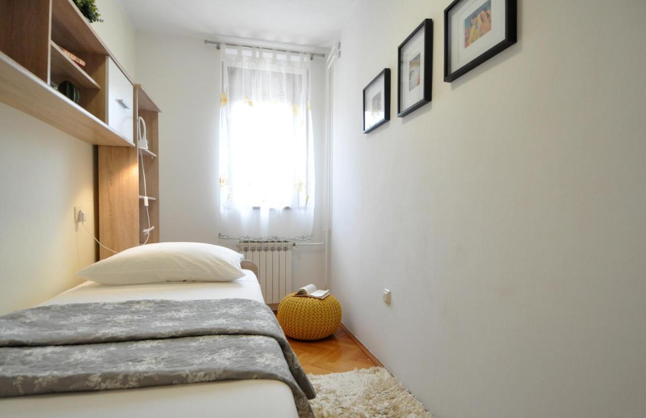 Apartman Lory Pola Esterno foto
