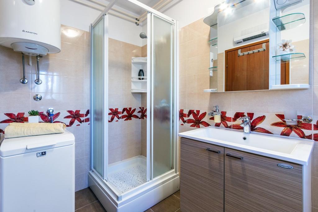 Apartman Lory Pola Esterno foto